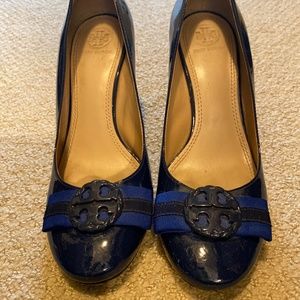 Tory Burch Patent Leather Grosgrain Trim Pumps